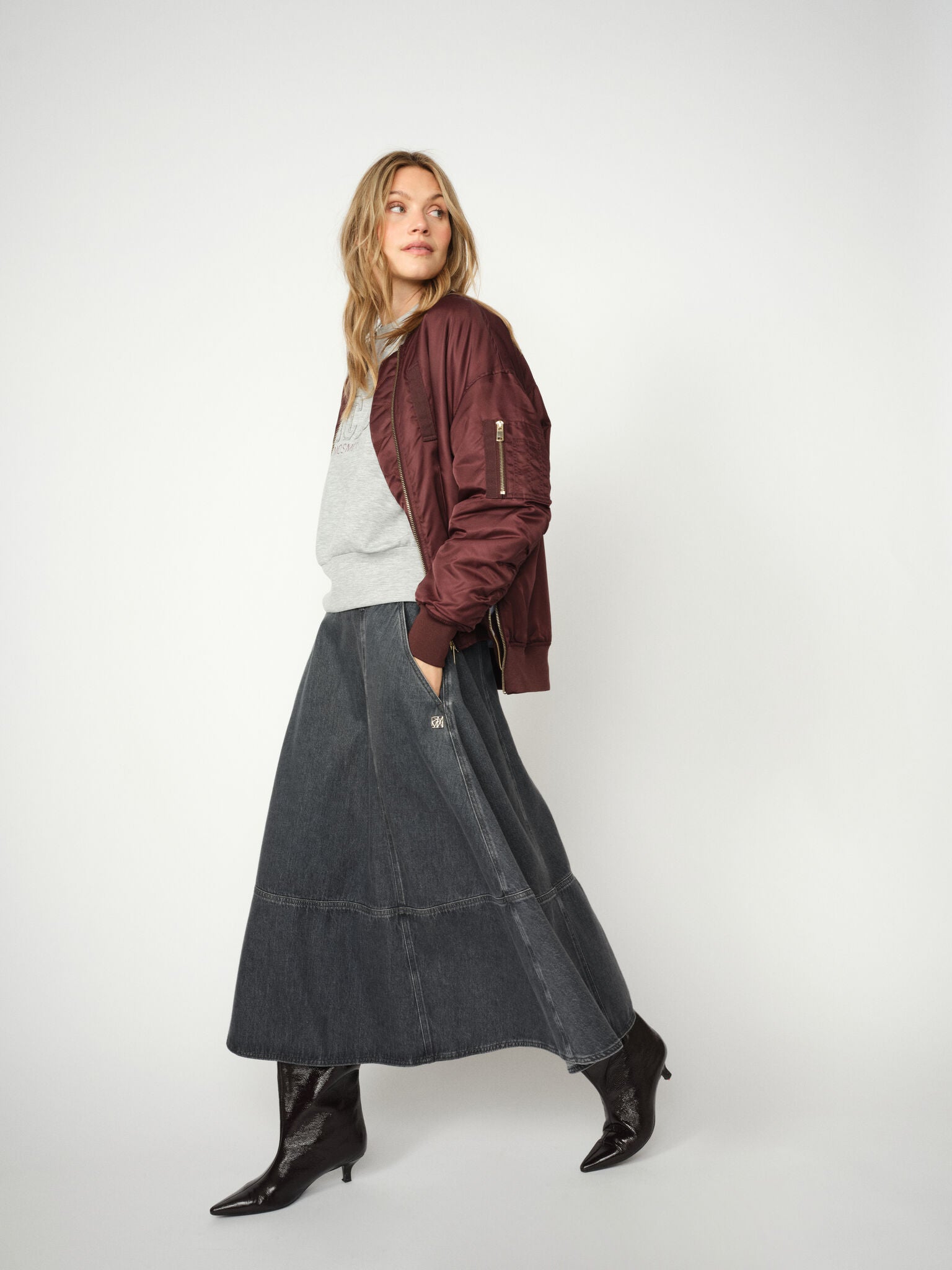 Modelshot / Grey / Detail